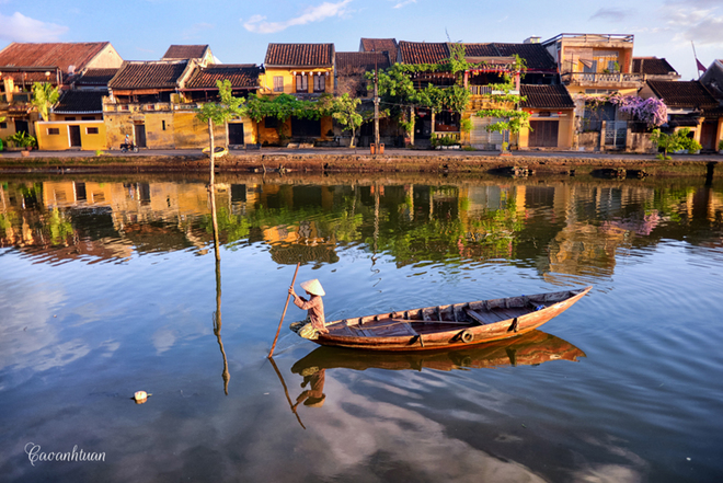 [-]Ảnh[-]độc[-]đáo[-]về[-]dòng[-]sông[-]Hoài[-]bình[-]yên[-]giữa[-]phố[-]cổ[-]Hội[-]An
